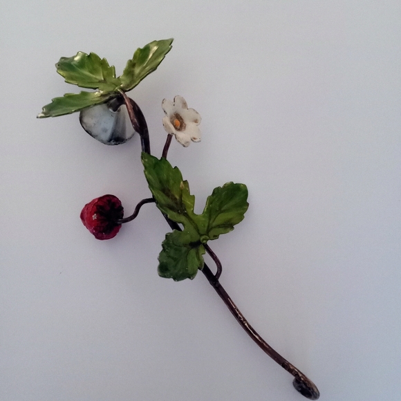 Vintage Candle Snuffer strawberry flower plant Italian toleware painted metal.